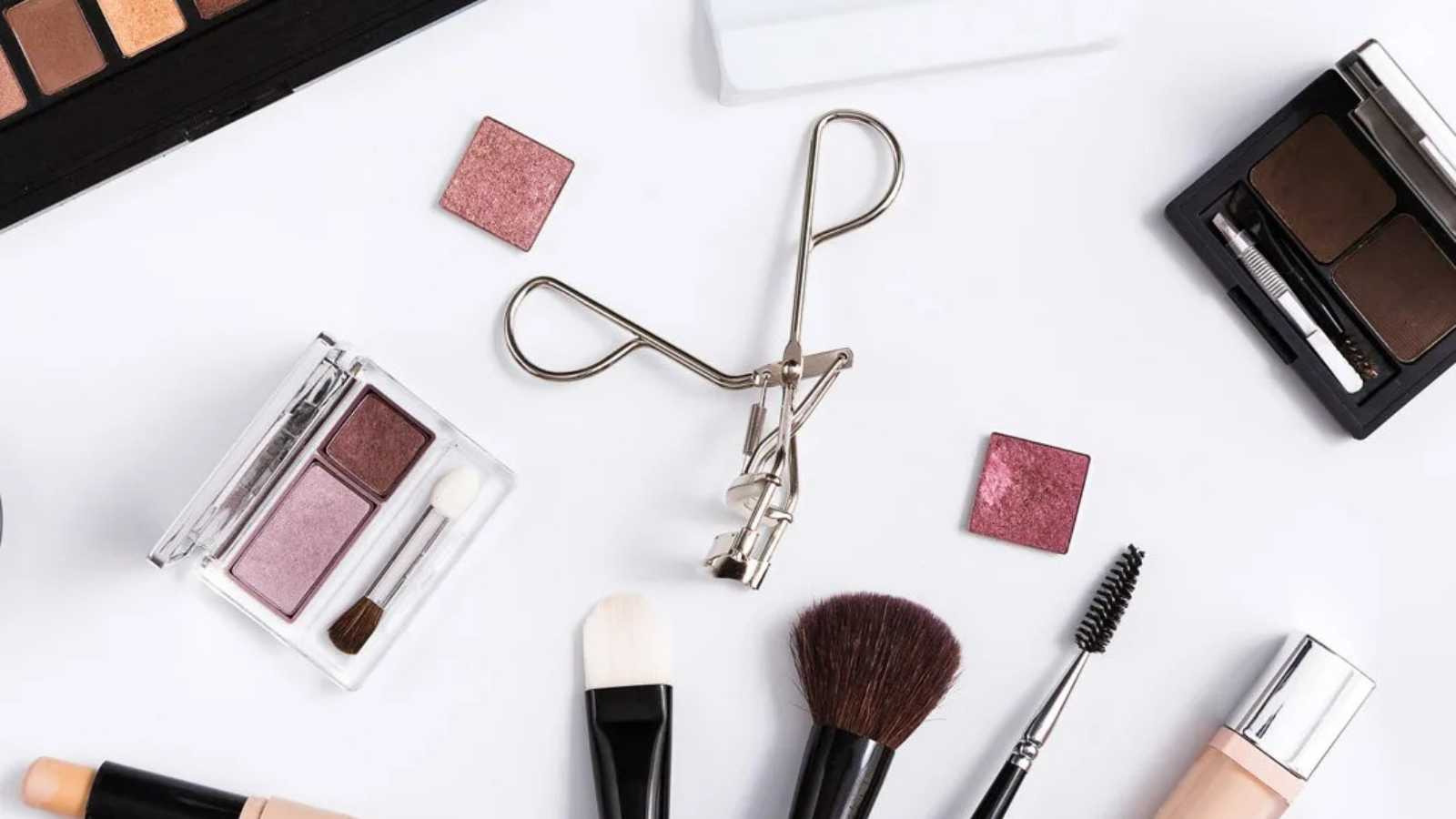 5 Essential Tools for Makeup Lovers